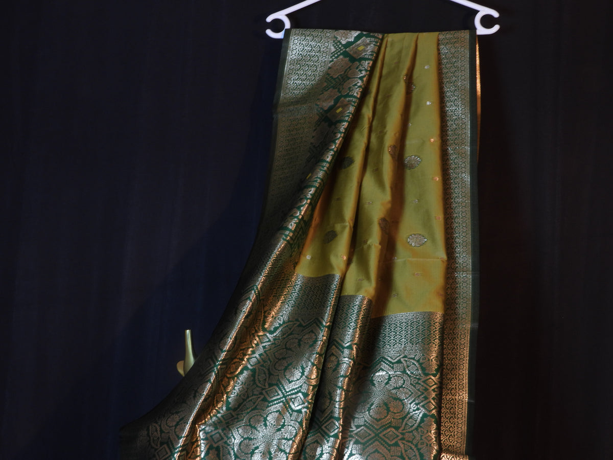Rich Banarasi Silk Saree with Traditional Zari Weaving – Timeless Elegance