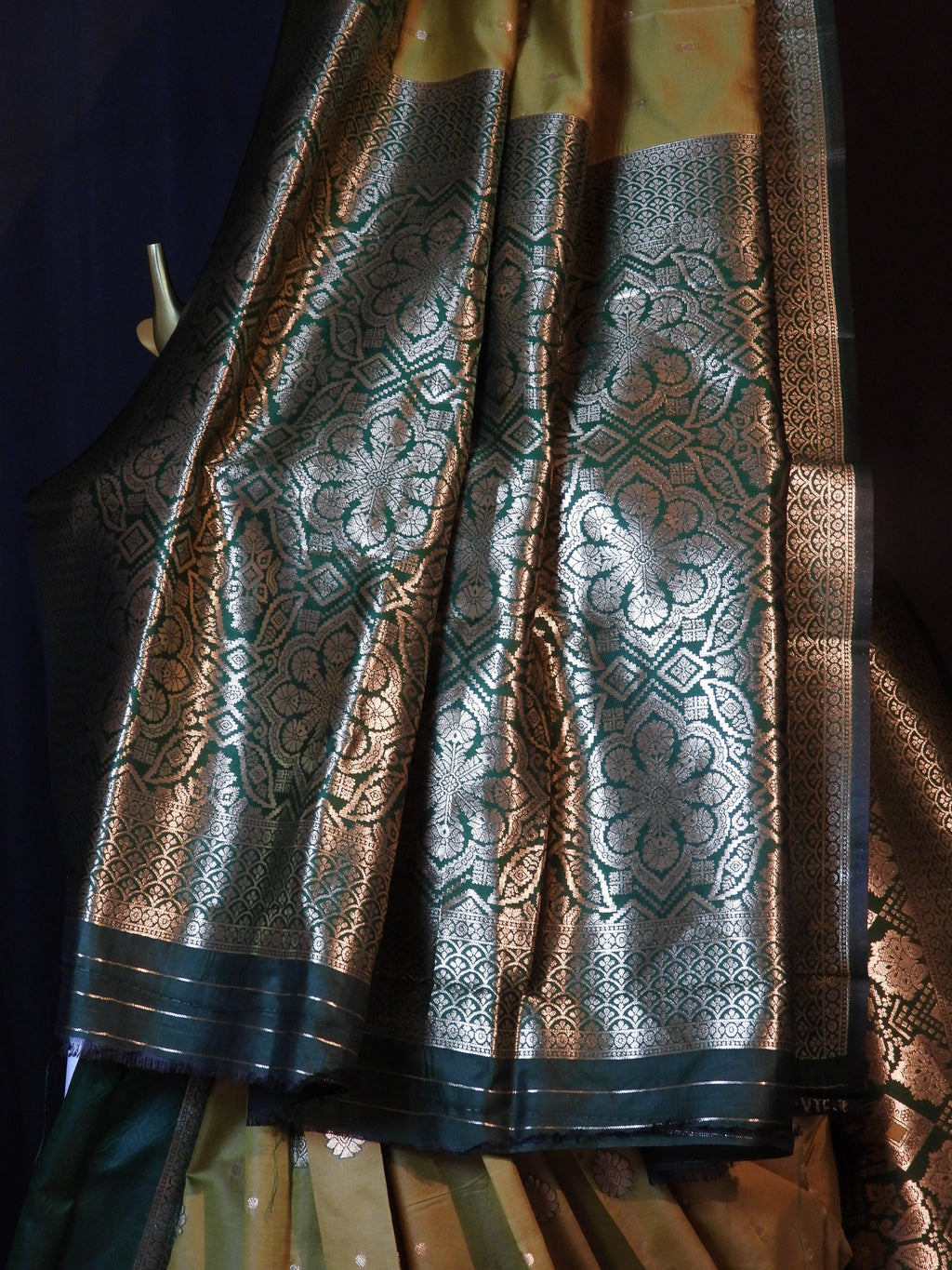 Rich Banarasi Silk Saree with Traditional Zari Weaving – Timeless Elegance