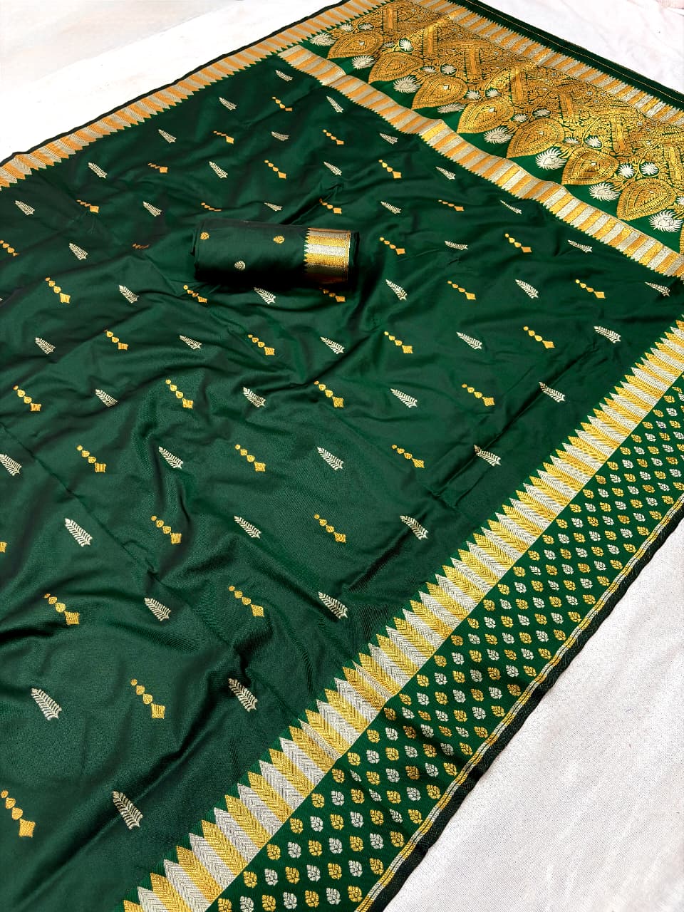 Soft silk banarasi saree with zari weaving work