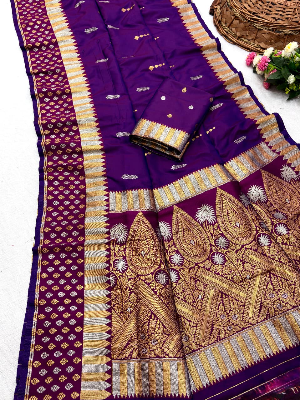 Soft silk banarasi saree with zari weaving work