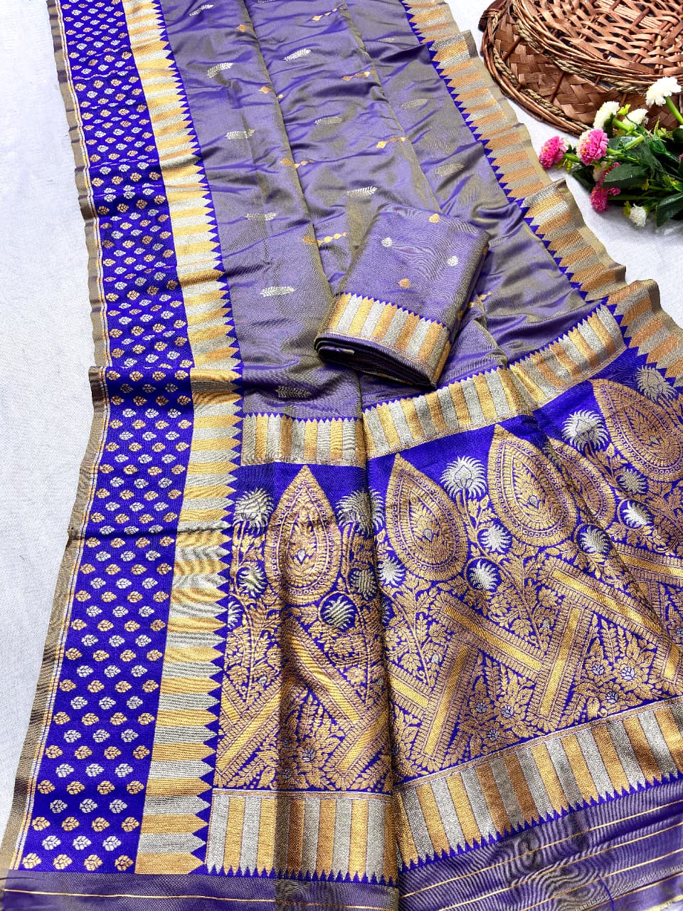 Soft silk banarasi saree with zari weaving work