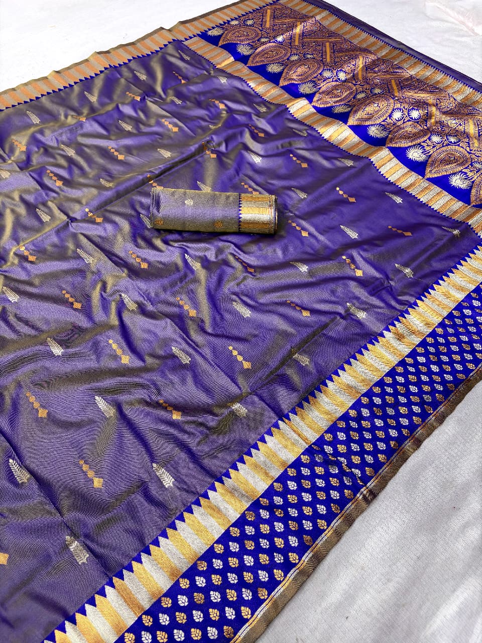 Soft silk banarasi saree with zari weaving work